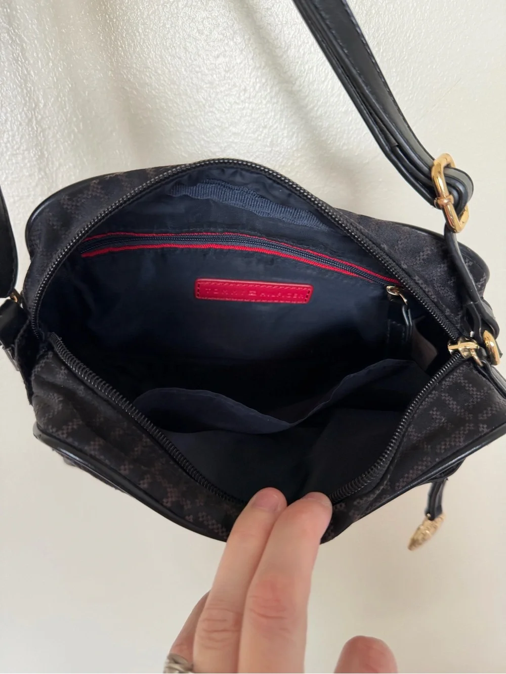 TOMMY HILFIGER Black Logo Printed Crossbody Camera Bag